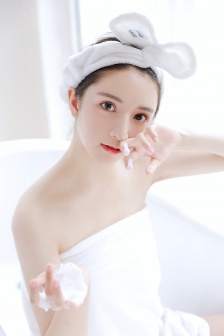 天降女子从2楼掉了下来